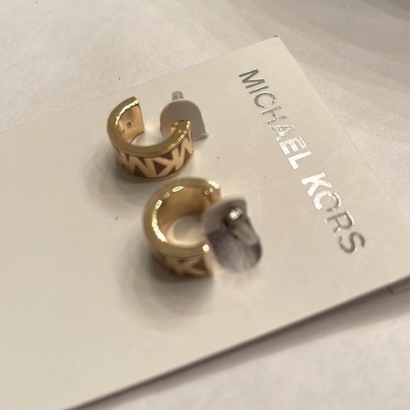 NWT Michael Kors Signature Huggie Earrings - Picture 7 of 9